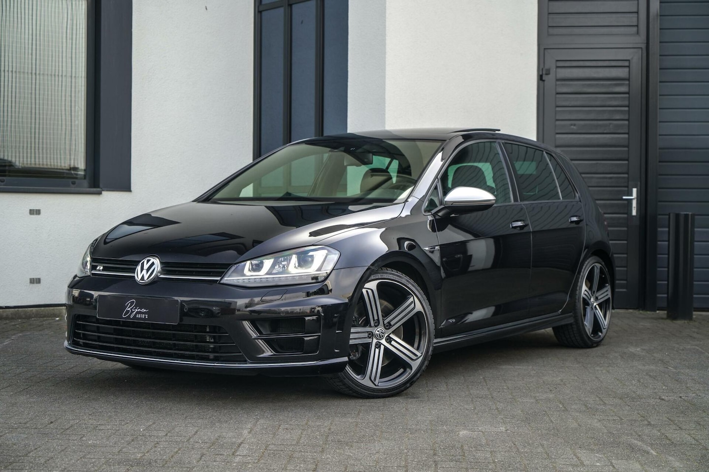 Volkswagen Golf - 2.0 TSI R 4Motion PANO / LEER / DCC - AutoWereld.nl