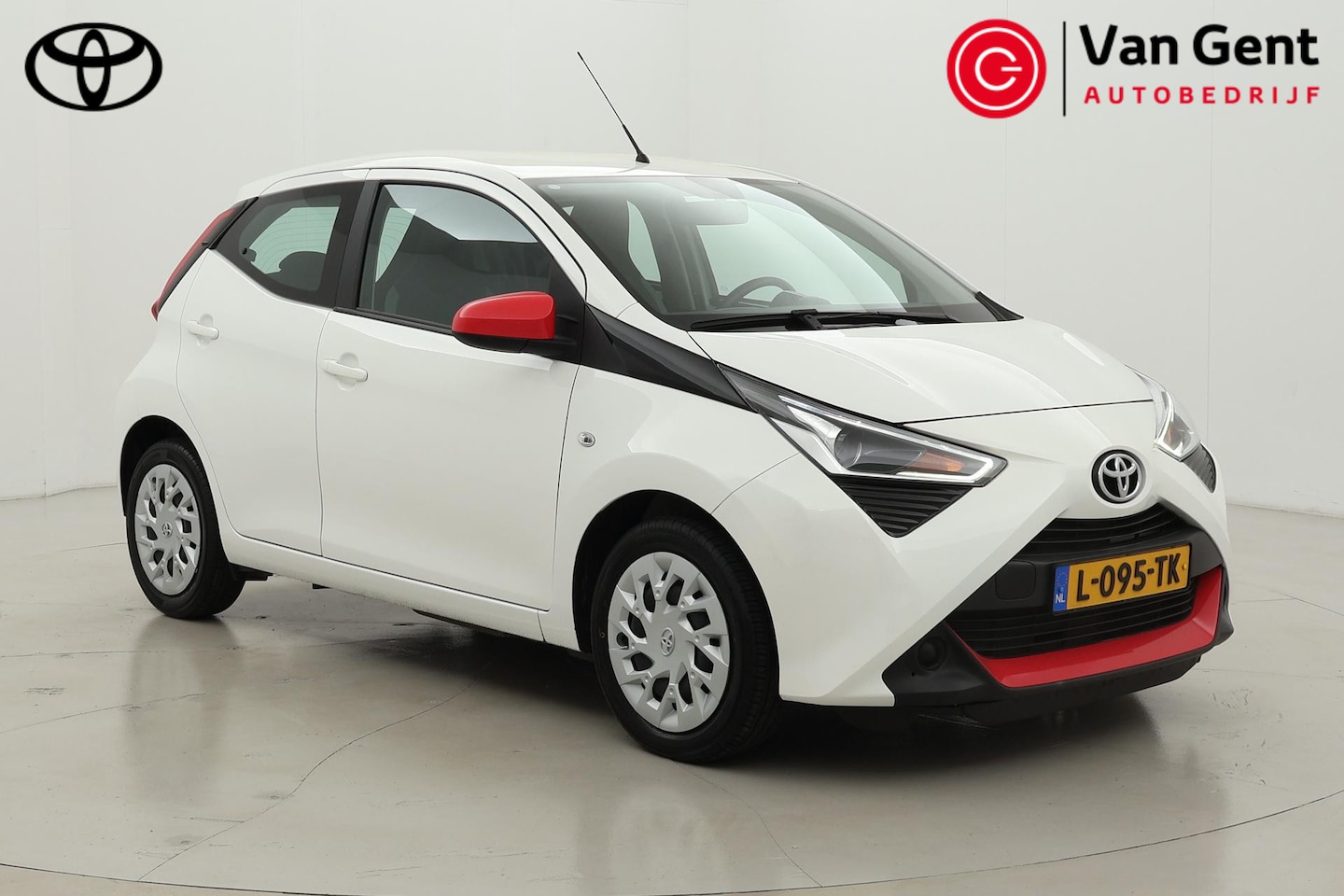 Toyota Aygo - 1.0 VVT-i x-play | Apple Carplay / Android Auto | Airco | Camera | Bluetooth - AutoWereld.nl