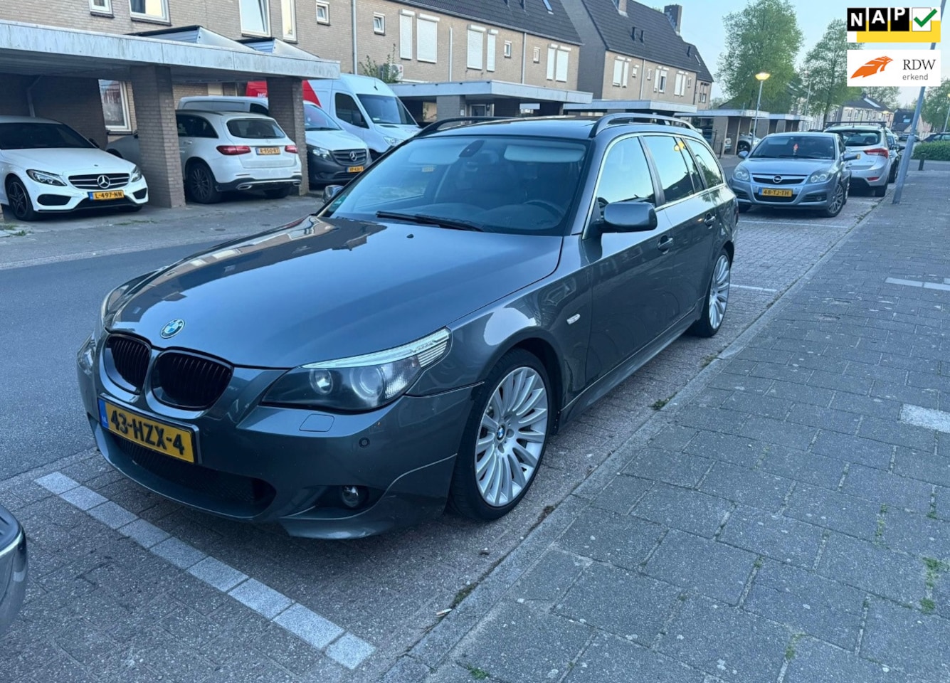 BMW 5-serie Touring - 525d Business Line **MPAKKET!* - AutoWereld.nl