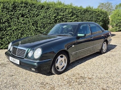 Mercedes-Benz E-klasse - 3.2 E320 Automaat Avantgarde | Clima | Cruise | Schuif- / Kanteldak | Trekhaak