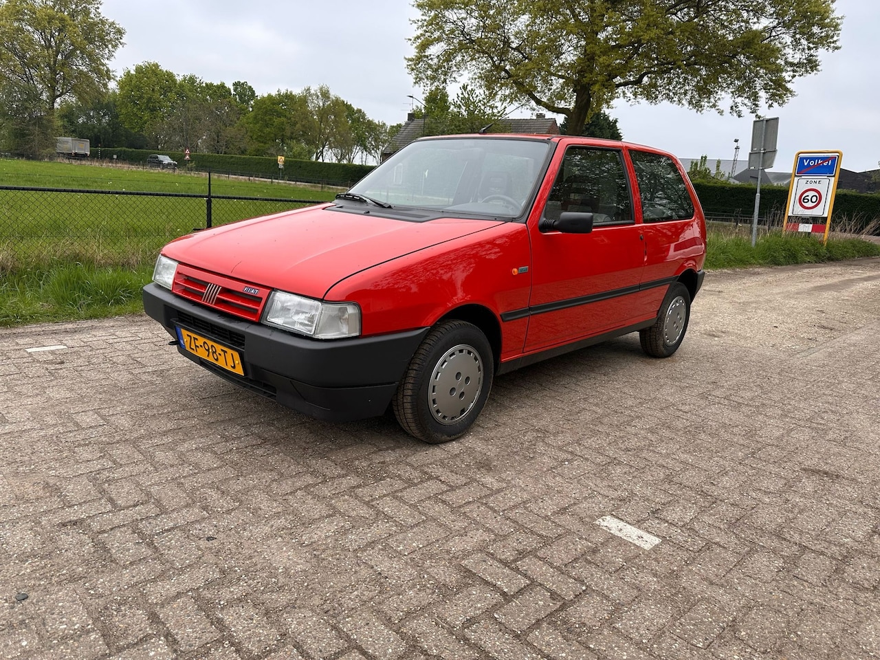 fiat-uno-1-0-45-s-i-e-1-0-45-s-i-e-17000km-geheel-in-nieuwstaat-door-dealer-ooit-weggezet.jpg