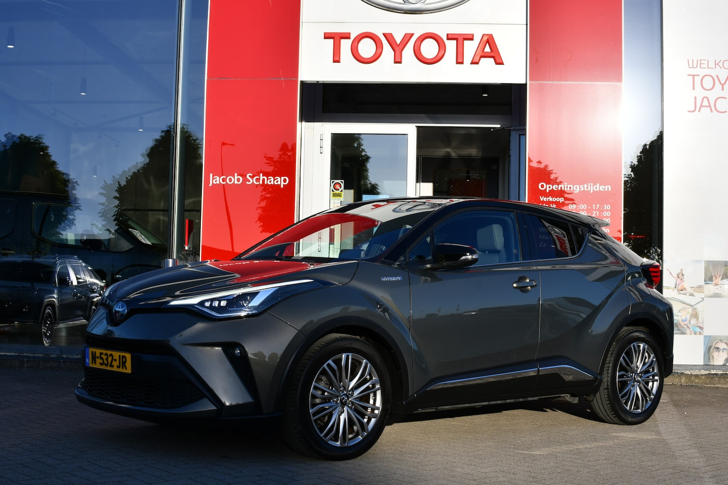 Toyota C-HR - 2.0 Hybrid Executive Limited Automaat 184pk | BSM | PDC vóór- & achter | Apple Carplay/And - AutoWereld.nl