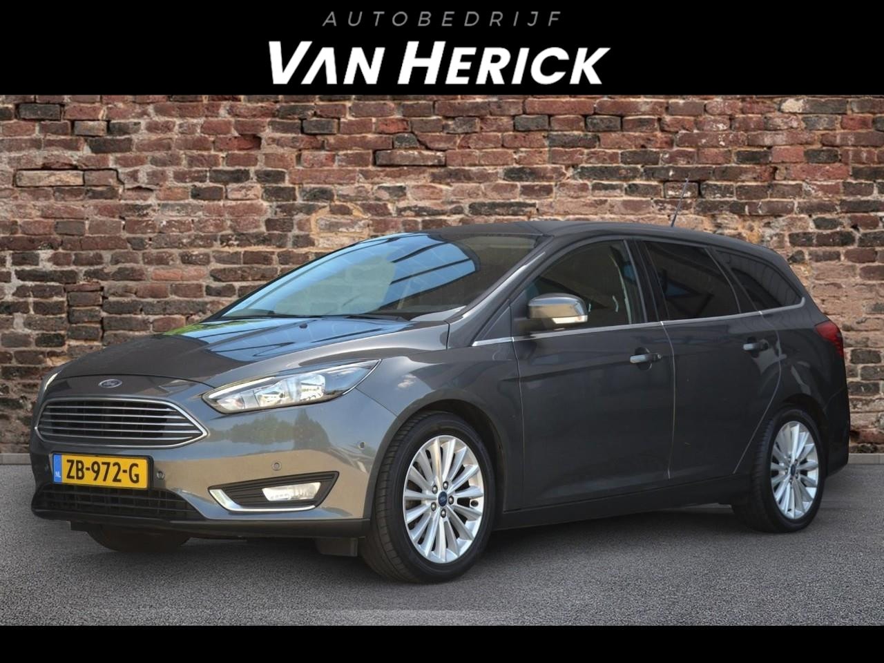 Ford Focus Wagon - 1.5 Titanium Edition | Stuur/Stoel verwarming | Trekhaak | Keyless - AutoWereld.nl