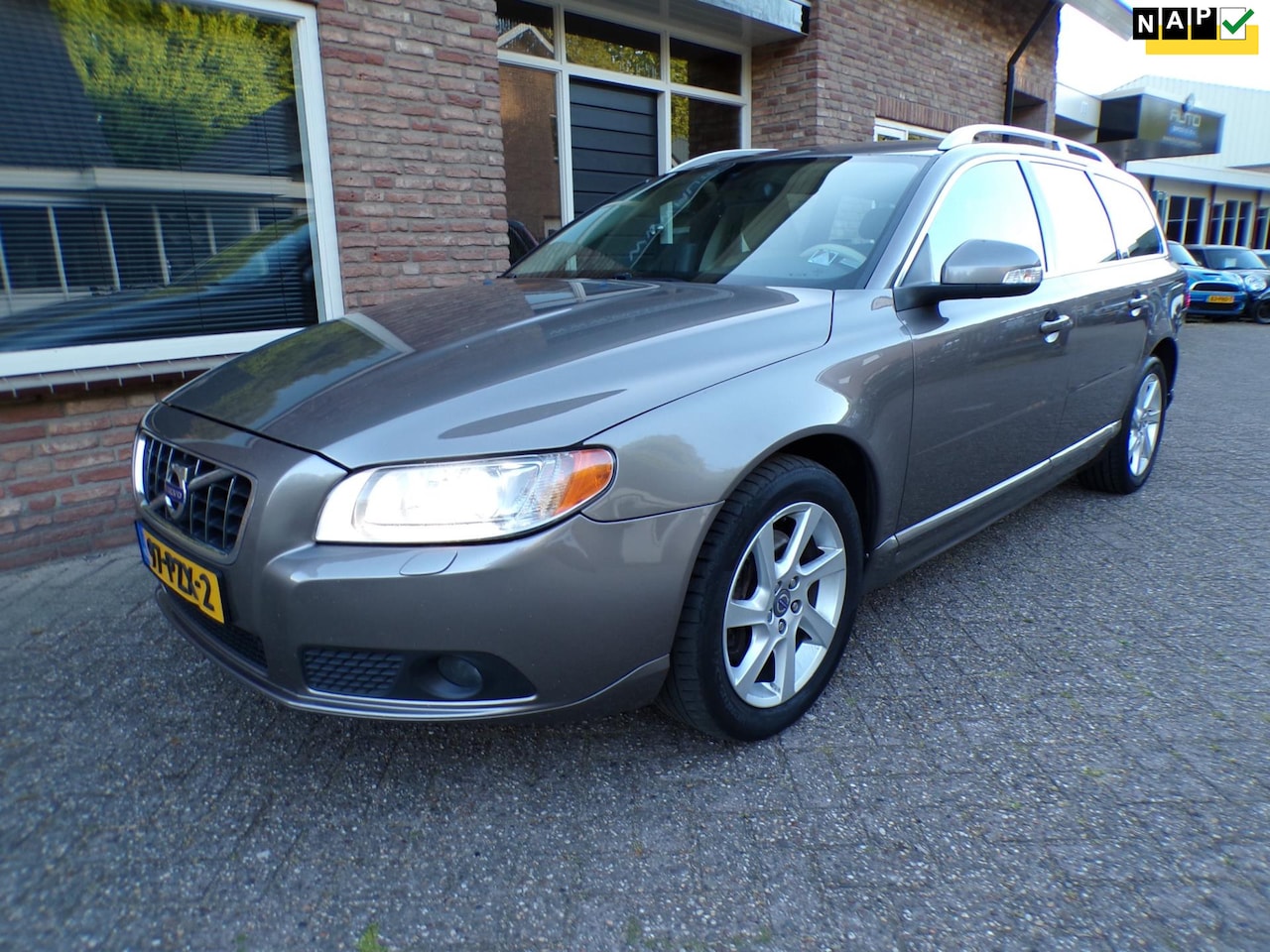 Volvo V70 - 2.0 D3 Summum Automaat / Leder / Navi - AutoWereld.nl