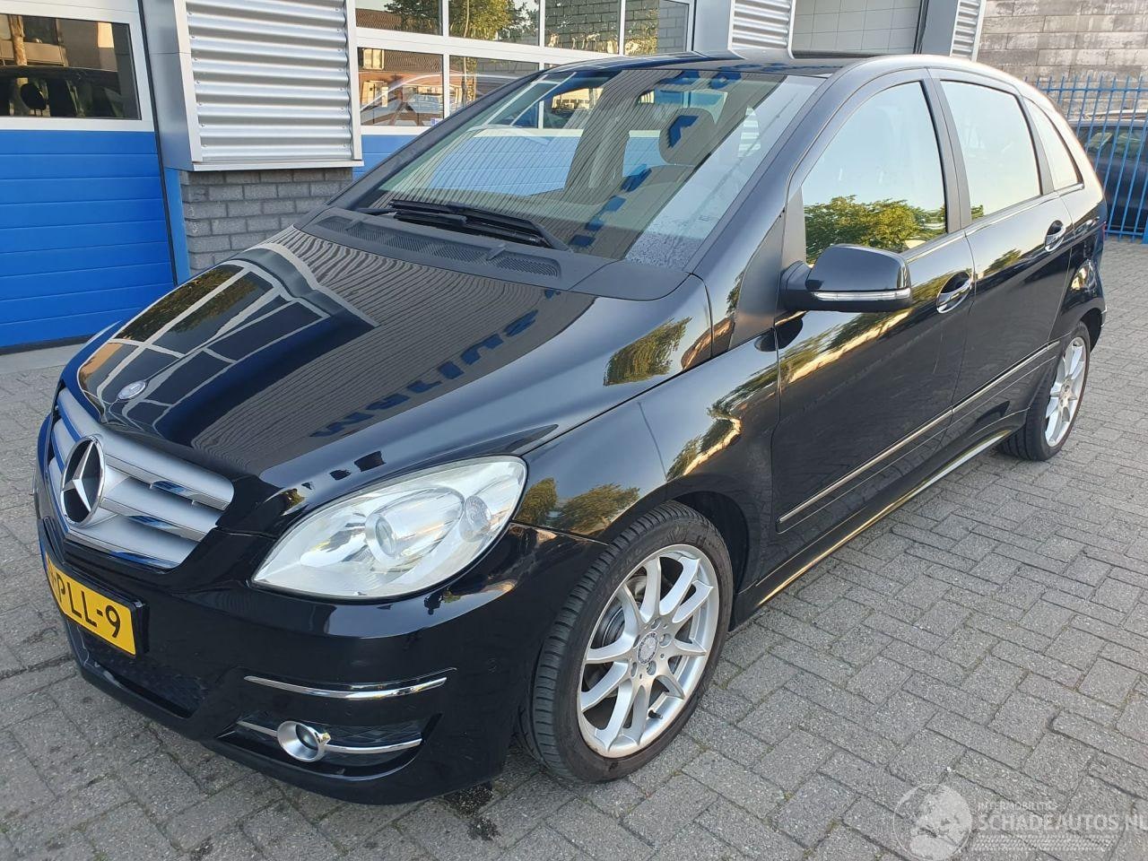 Mercedes-Benz B-klasse - 180 Automaat - AutoWereld.nl