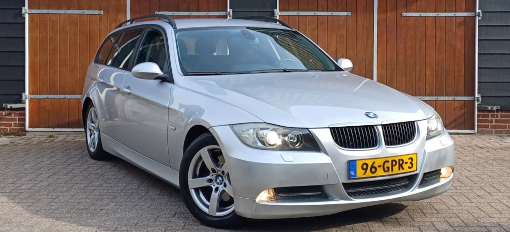 BMW 3-serie Touring - 318i High Executive 318i High Executive - AutoWereld.nl