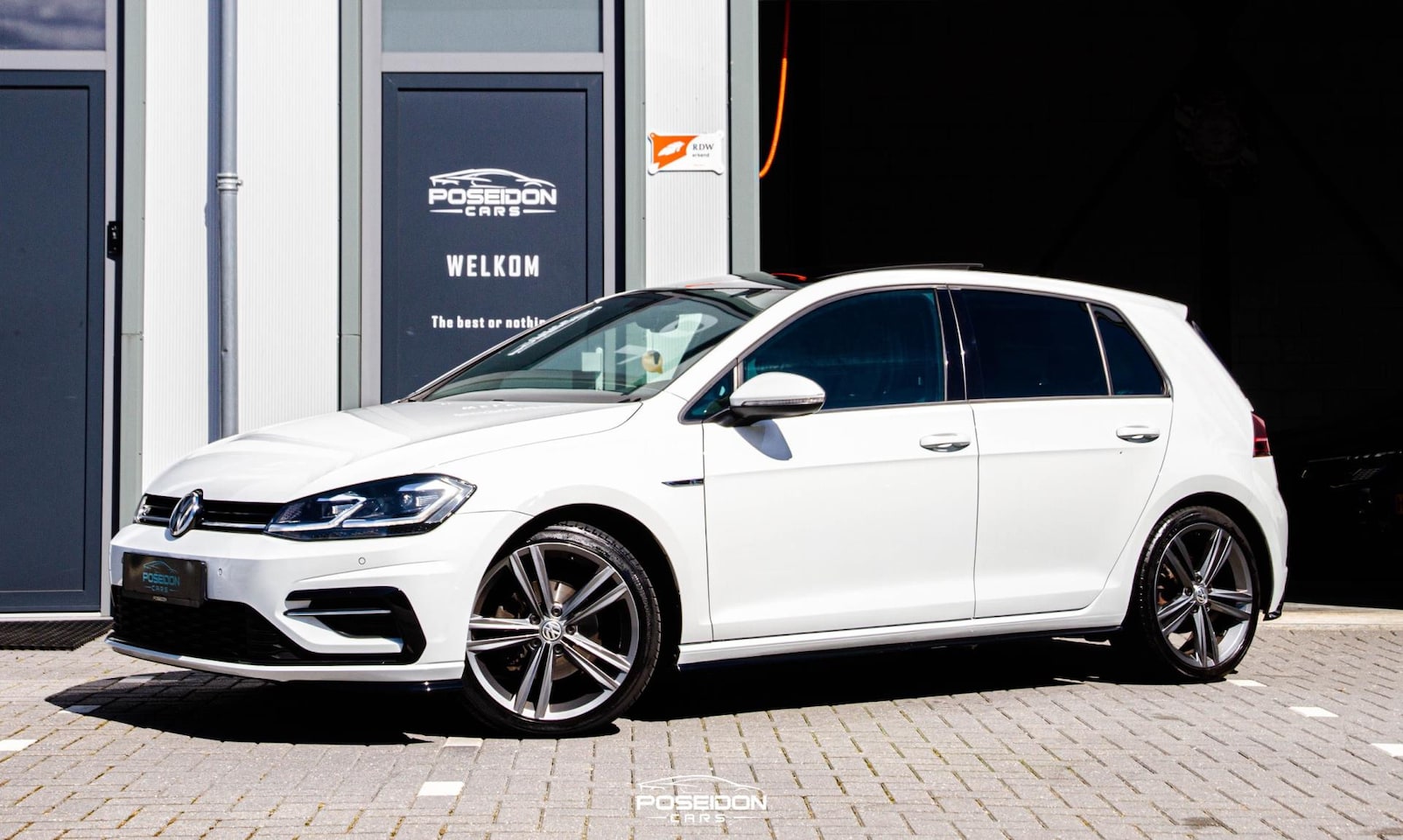 Volkswagen Golf - 1.5 TSI R-Line Pano | Virtual | Alcantara | ORIG NL - AutoWereld.nl