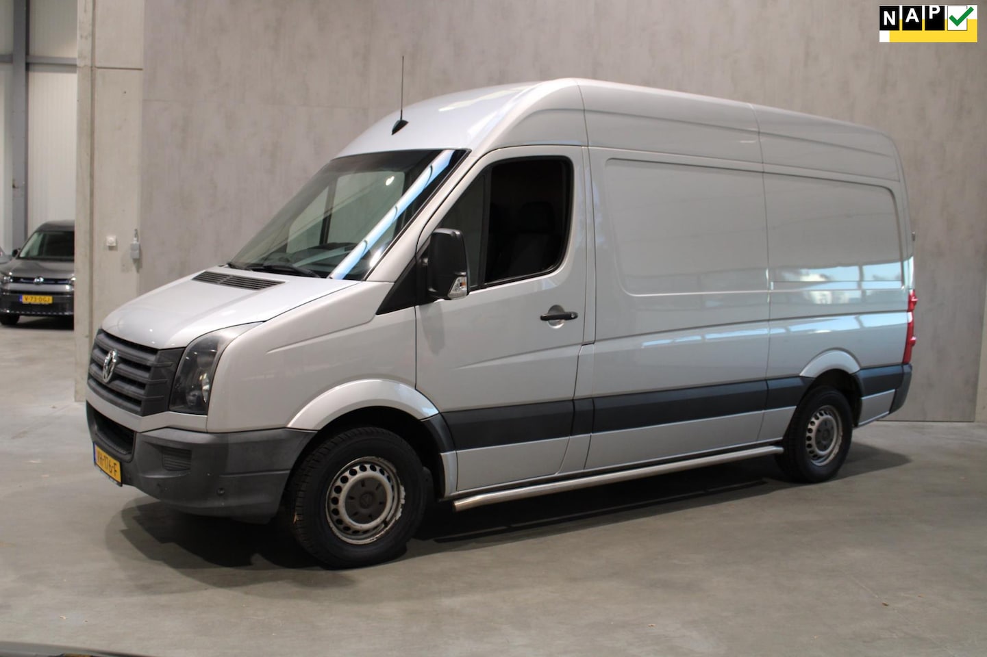 Volkswagen Crafter - 2.0 TDI L2H2 140PK Nette Keurig onderhouden Bus 4 nieuwe banden - AutoWereld.nl