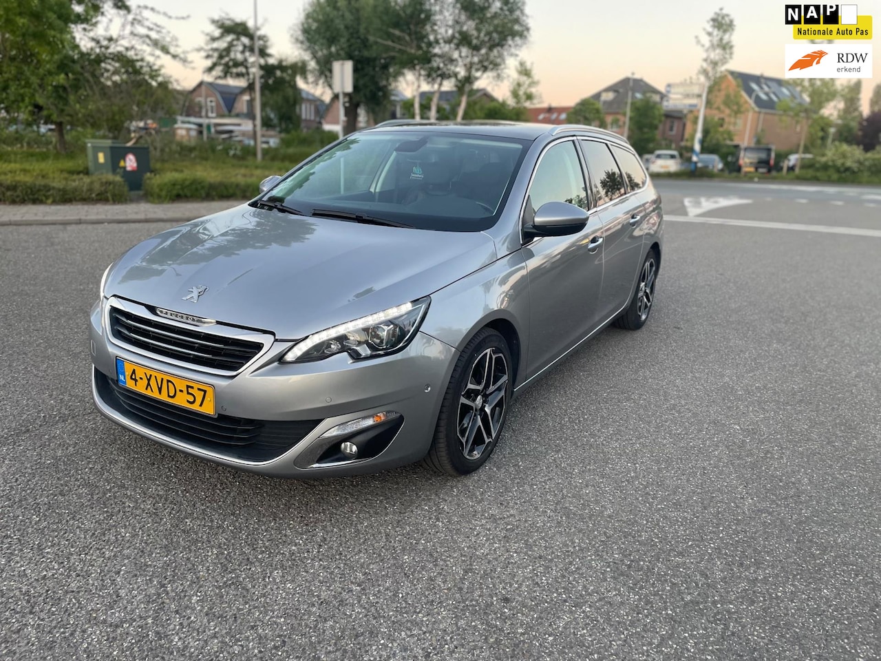 Peugeot 308 SW - 1.2 e-THP Allure / distributieriem vervangen / automaat / leder / pano / navi / camera / p - AutoWereld.nl