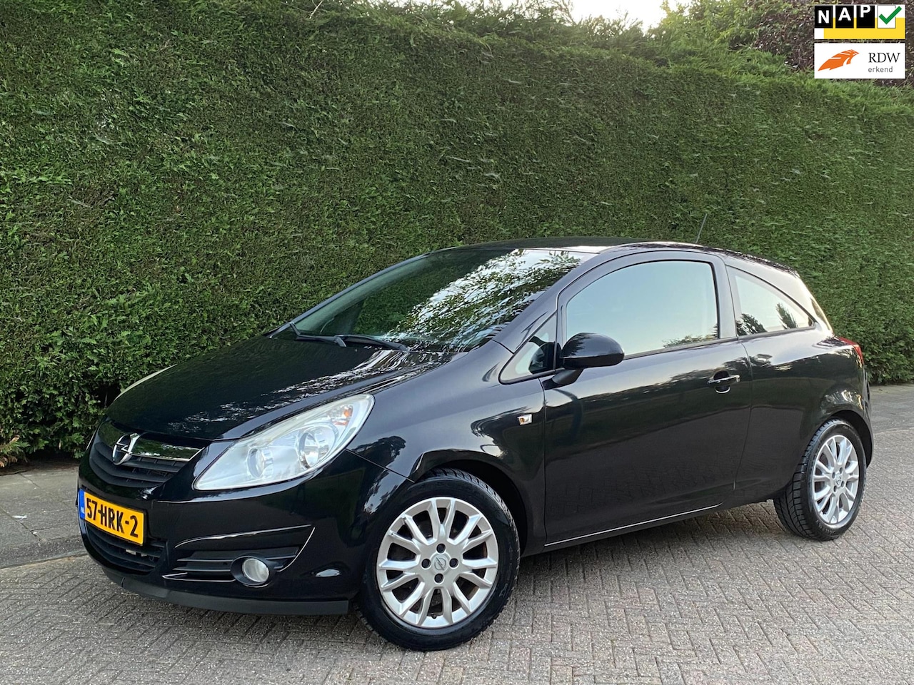 Opel Corsa - 1.4-16V RIJDT SUPER/LAGE KM/CRUISE/APK 6-2026!!! - AutoWereld.nl