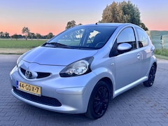Toyota Aygo - 1.0-12V + Airco-Elektrisch ramen - Gebruik sporen