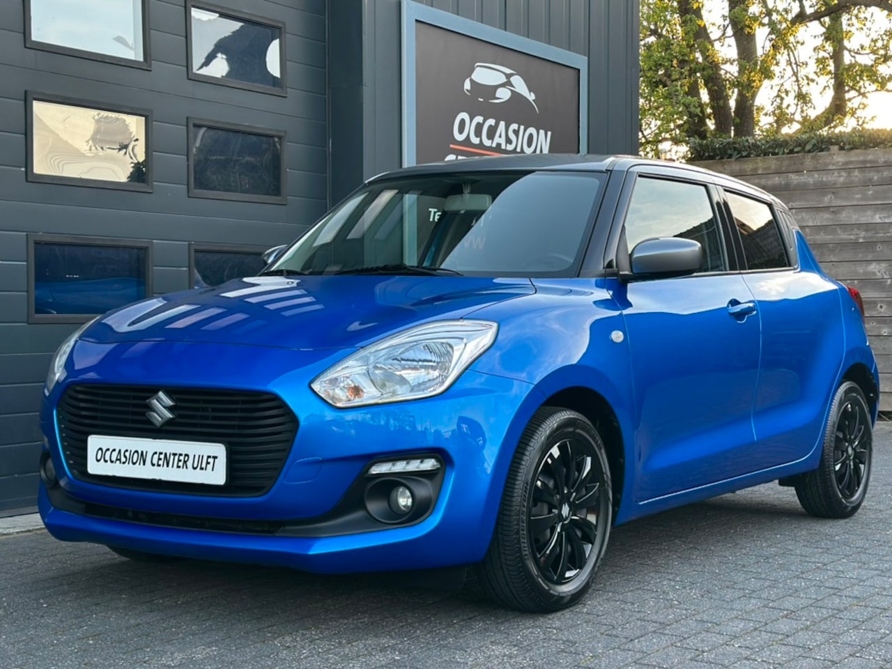 Suzuki Swift - EDITION / AIRCO / NAVIGATIE / CAMERA / EL PAKKET ... - AutoWereld.nl