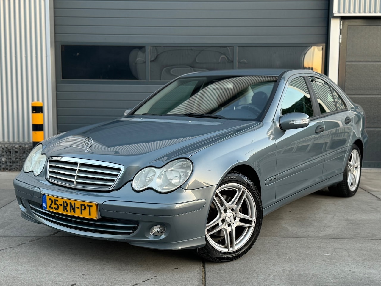 Mercedes-Benz C-klasse - 180 K. CLIMA / CRUISE / TREKHAAK / NAP / APK - AutoWereld.nl