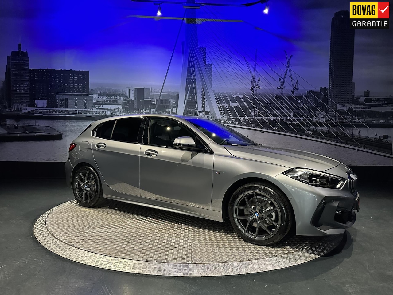 BMW 1-serie - 118i Executive M-Pakket *PremiumPack*Camera*18 inch* - AutoWereld.nl