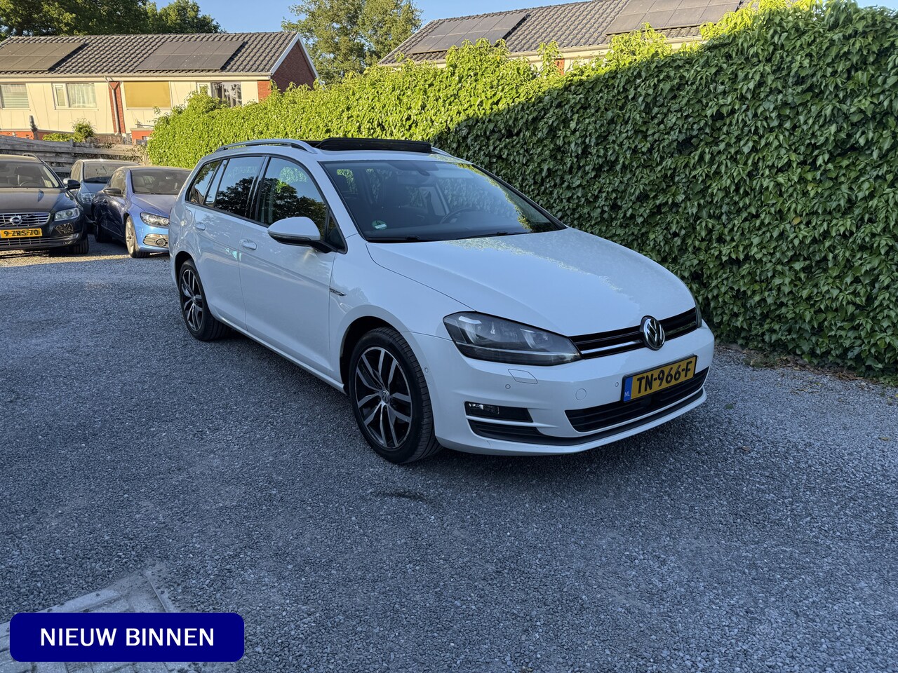 Volkswagen Golf Variant - 1.2 TSI Highline | Panoramadak | Xenon | Keyless | Autom. Airco | Cruise Control | Park As - AutoWereld.nl