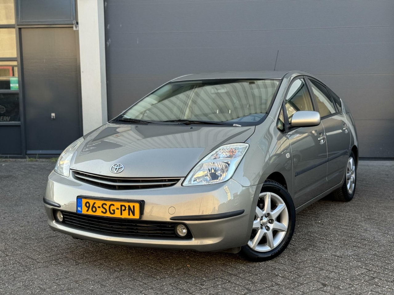 Toyota Prius - 1.5 VVT-i Cruise / Clima / Navi / JBL - AutoWereld.nl