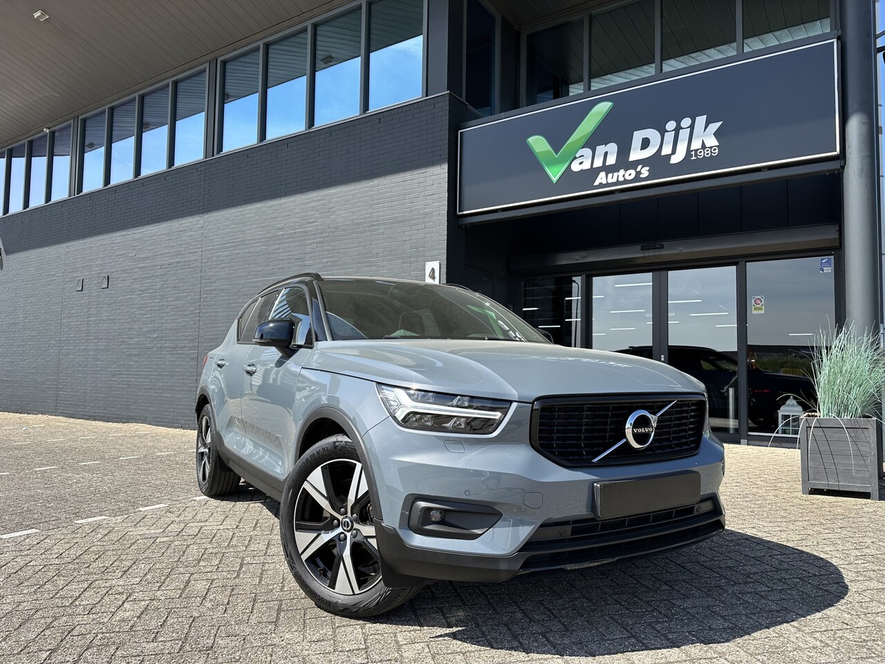 Volvo XC40 - 1.5 T4 Recharge R-Design 1.5 T4 Recharge R-Design - AutoWereld.nl