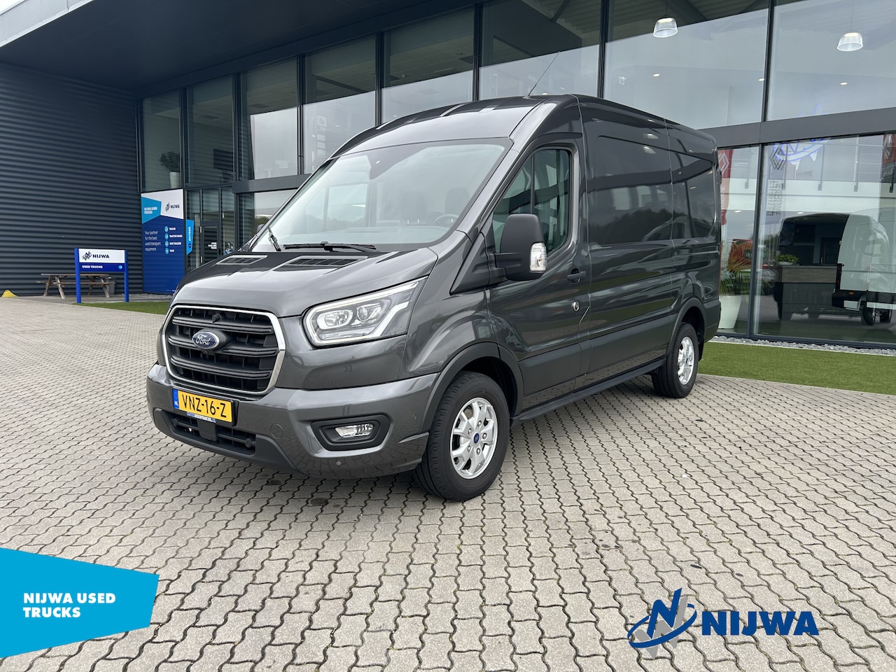 Ford Transit - 350 L2H3 Limited Trekhaak + Navigatie - AutoWereld.nl