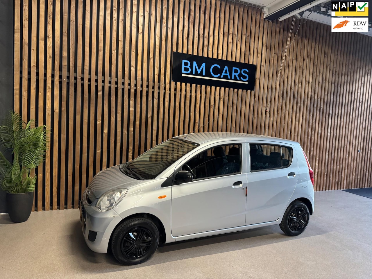 Daihatsu Cuore - 1.0 Comfort Airco 1.0 Comfort AIRCO, STUURBEKR, NIEUWE APK - AutoWereld.nl
