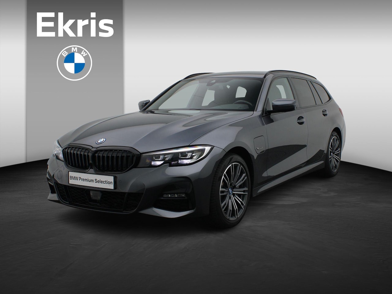 BMW 3-serie Touring - 330e xDrive M Sportpakket | Stuurwielrand Verwarmd | Comfort Access | Trekhaak | Active Cr - AutoWereld.nl