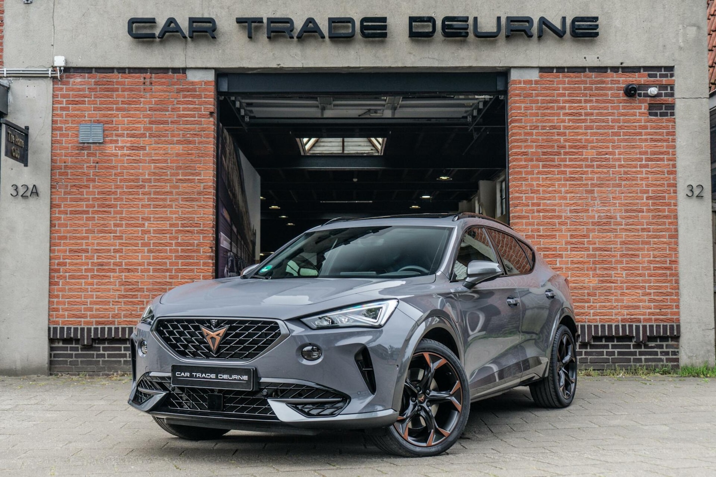 CUPRA Formentor - 1.4 e-Hybrid VZ Copper Edition Pano / Memory / Camera - AutoWereld.nl