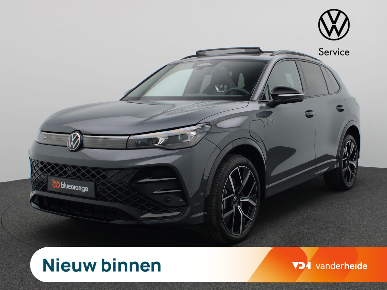 Volkswagen Tiguan - 1.5 eHybrid R-Line Edition 272PK DSG Blackstyle, panoramadak, blackstyle, matrix led, trek - AutoWereld.nl