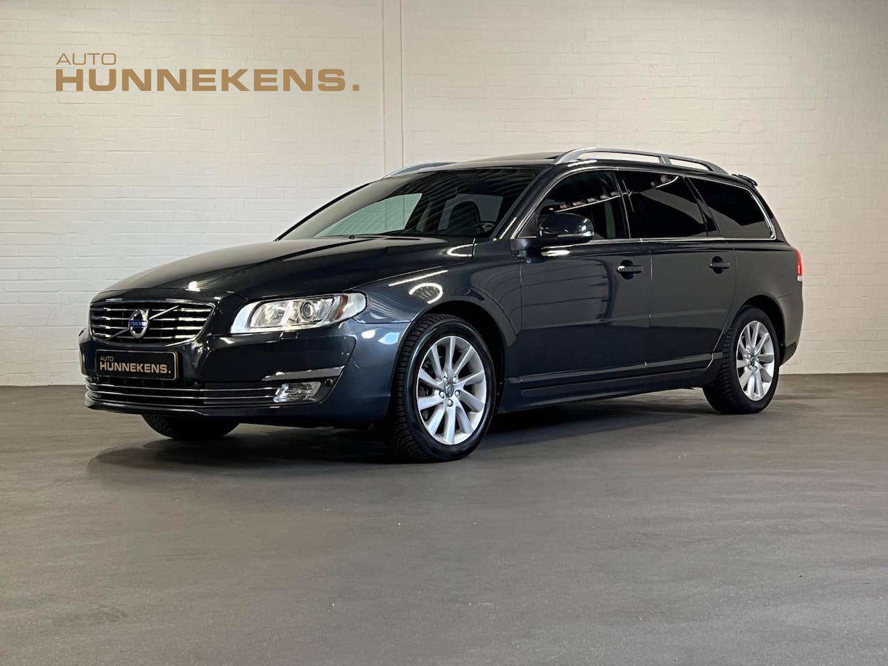 Volvo V70 - 2.0 T4 Polar+ Open dak | Trekhaak | Stoel - AutoWereld.nl
