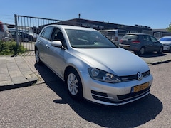 Volkswagen Golf - 1.6 TDI BLUEMOTION