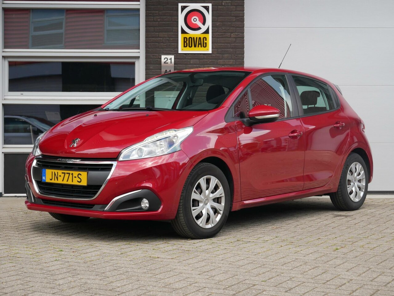 Peugeot 208 - 1.2 PureTech Blue Lion NL Auto| 2e Eigenaar| Navi+BT - AutoWereld.nl