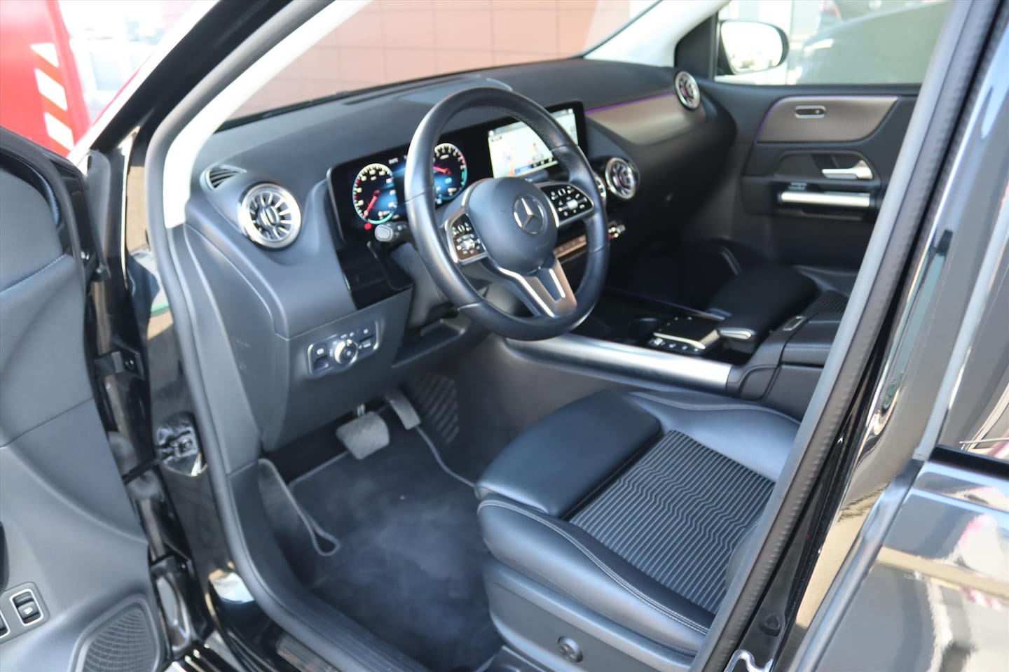 Mercedes-Benz B-klasse - B250e 218PK AUTOMAAT PROGRESSIVE NIGHT Trekhaak | Navi | Memory | Wide Screen | Carplay/An - AutoWereld.nl