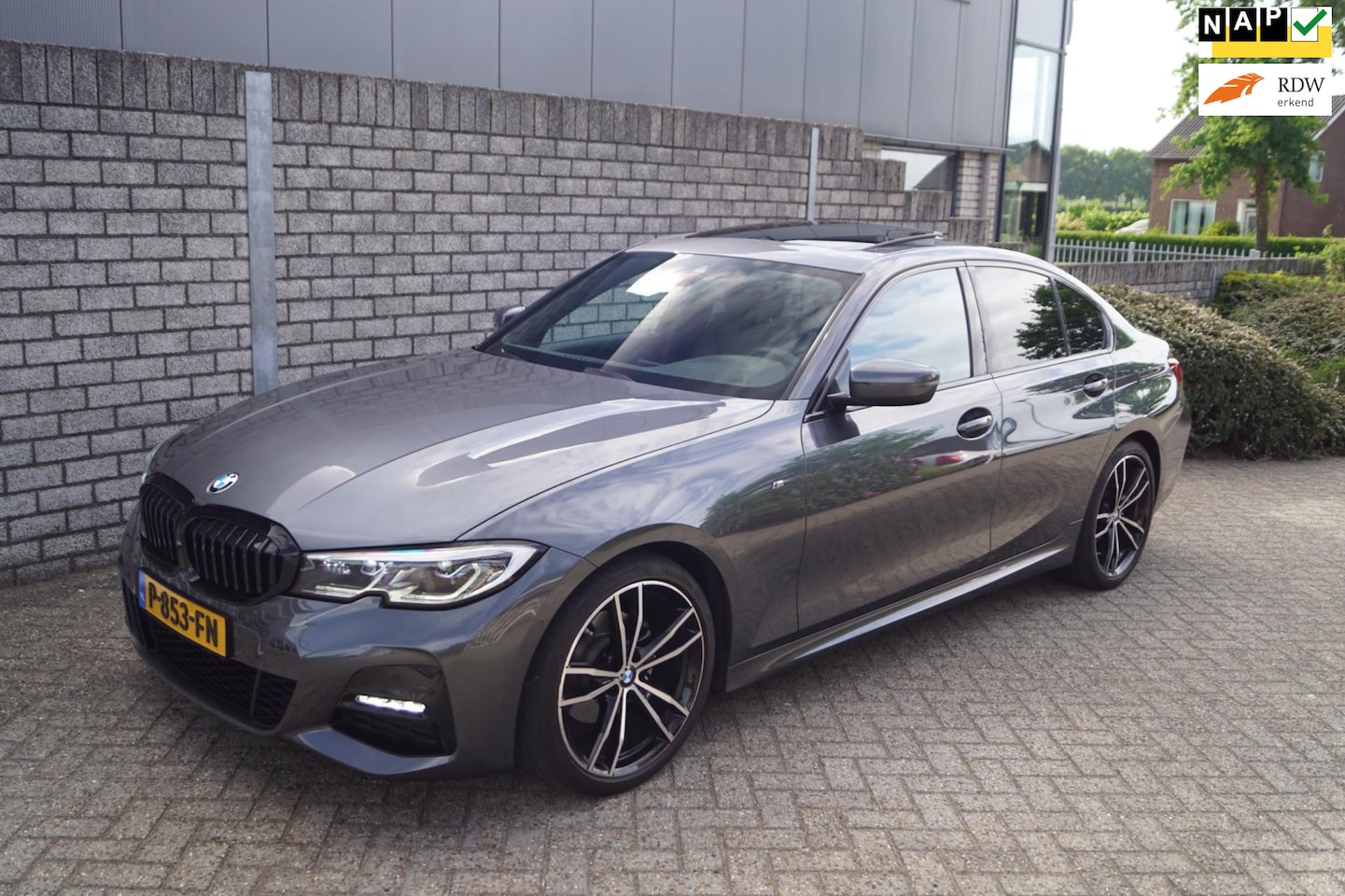 BMW 3-serie - 320i Business Edition Plus M-Sport Autom Leder Sportst Schuifkdak Navi Camera Clima Cruise - AutoWereld.nl