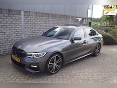 BMW 3-serie - 320i Business Edition Plus M-Sport Autom Leder Sportst Schuifkdak Navi Camera Clima Cruise
