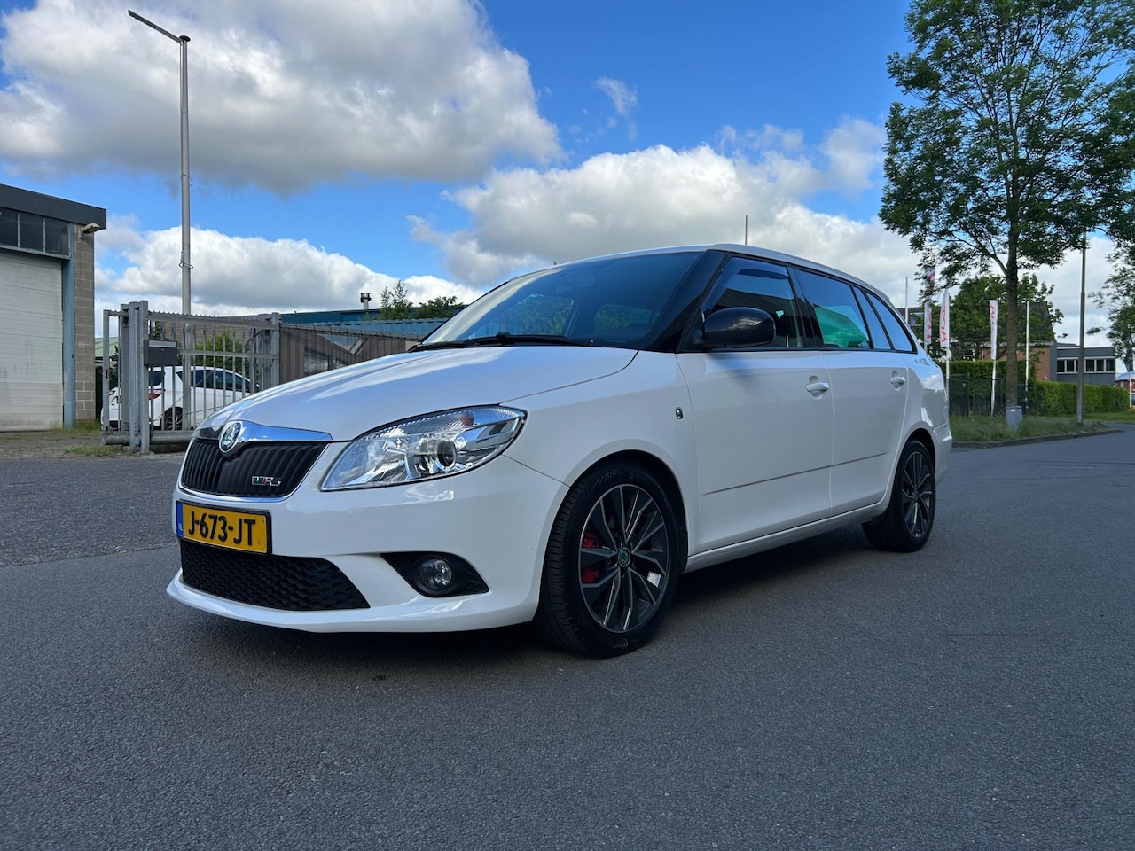 Skoda Fabia Combi - 1.4 TSI RS 180PK/Camera/Stoelverwarming/Navi/Bluetooth - AutoWereld.nl