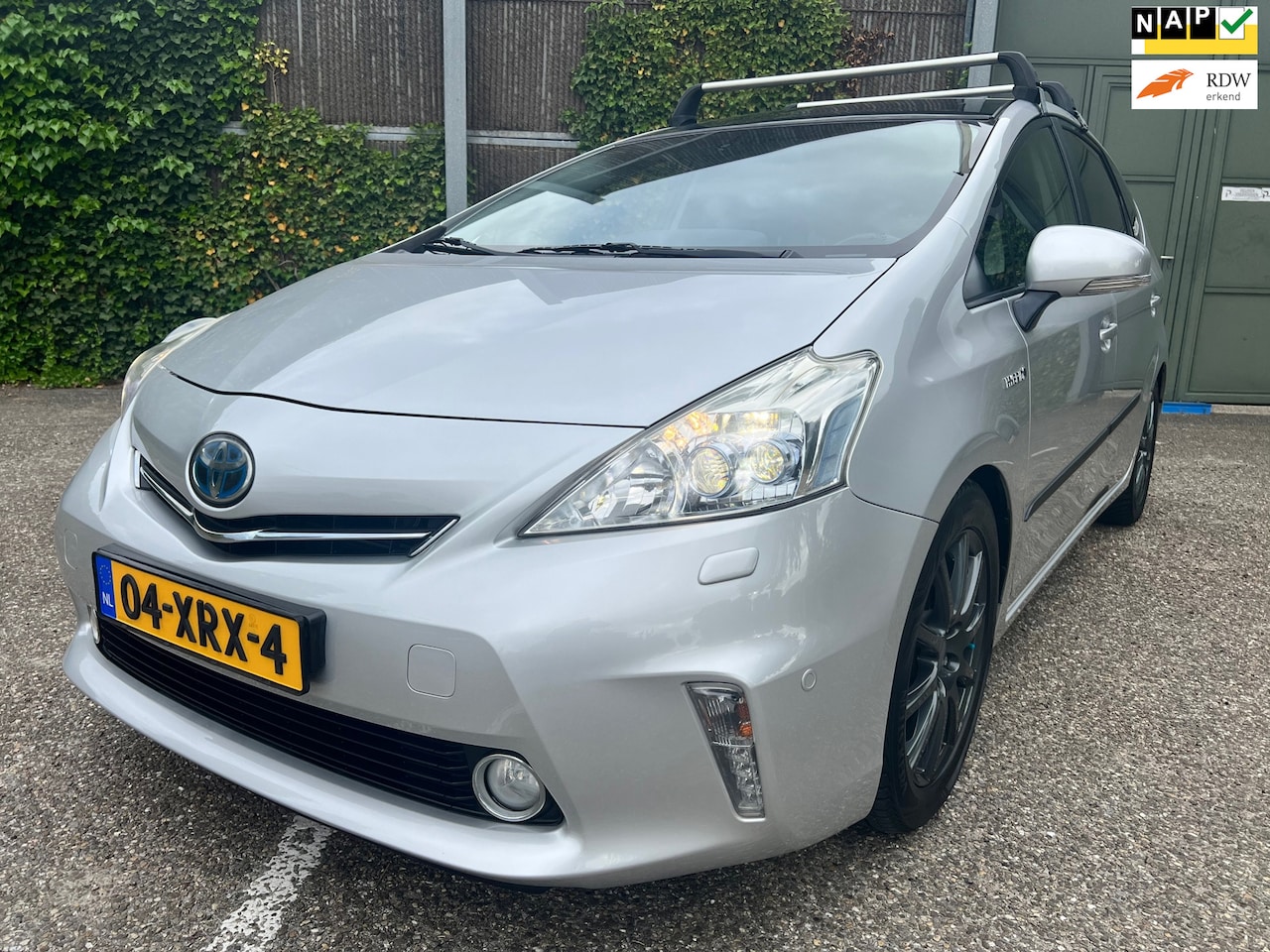 Toyota Prius Wagon - 1.8 Hybride 7 PERS | CLIMA | LEER | PANO | NIEUWSTAAT - AutoWereld.nl