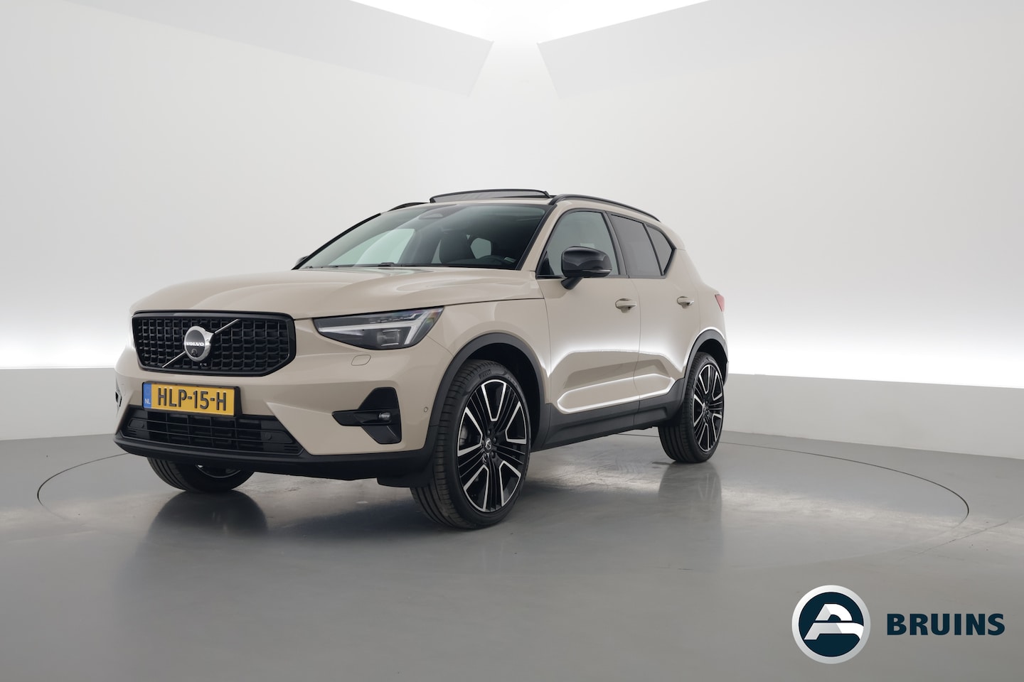 Volvo XC40 - 2.0 B4 Ultra Dark | Pano | Matrix LED | 360cam | 21'' | Pilot Assist | H&K - AutoWereld.nl