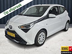 Toyota Aygo - 1.0 VVT-i x-play (73 PK) -Eig. & Dealer-Onderh. BOVAG-Garantie. NL-Auto. Navigatie/Apple-C