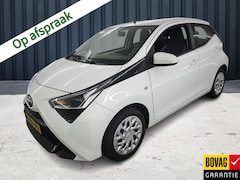 Toyota Aygo - 1.0 VVT-i x-play (73 PK) 2e-Eig. & Dealer-Onderh. BOVAG-Garantie. NL-Auto. Navigatie/Apple