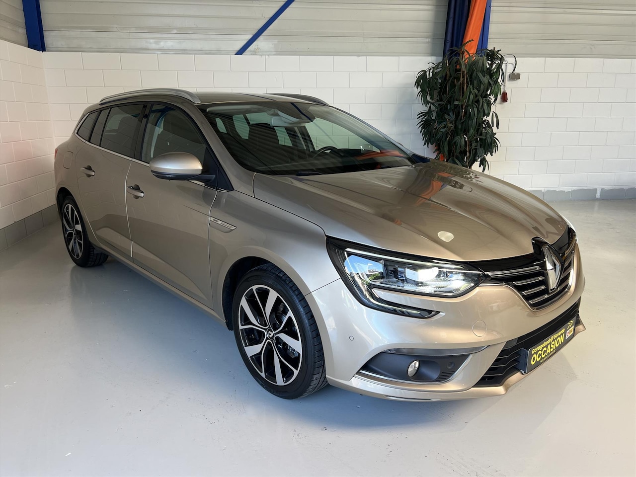 Renault Mégane Estate - 1.3 TCe Bose 1.3 TCe 140pk Bose, Headup, Camera, NWST - AutoWereld.nl