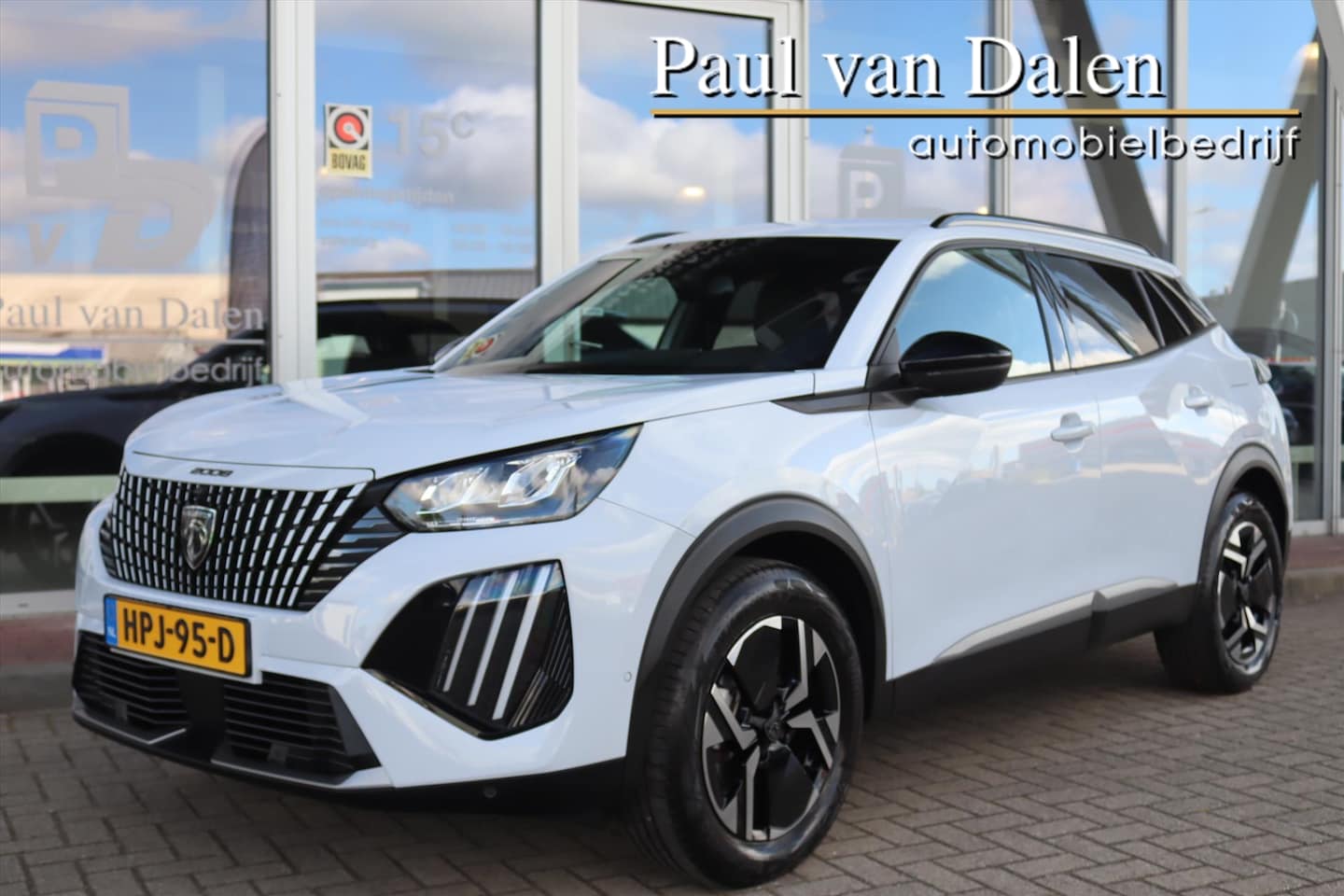 Peugeot 2008 - 1.2 Puretech ALLURE 130PK AUTOMAAT | Wit metallic | Camera 360 | Navi app | Carplay | Leer - AutoWereld.nl