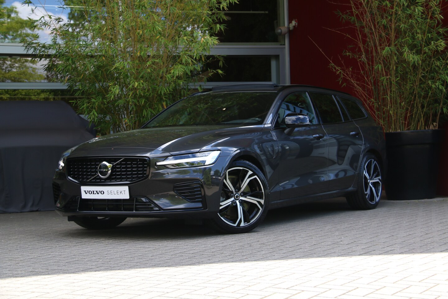 Volvo V60 - 2.0 T6 Plug-in hybrid AWD Plus Dark | Panoramadak | Adaptive Cruise | Memory seats | Stuur - AutoWereld.nl