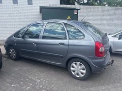 Citroën Xsara Picasso - 1.8i-16V Différence met NWE APK / TREKHAAK / CRUISE / CLIMA