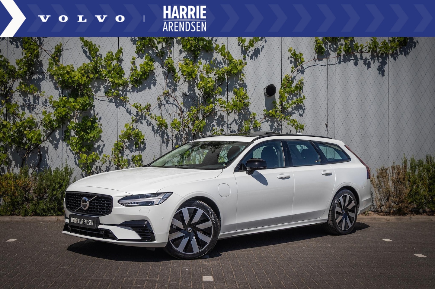 Volvo V90 - 2.0 T6 Plug-in hybrid AWD Ultra Dark - AutoWereld.nl