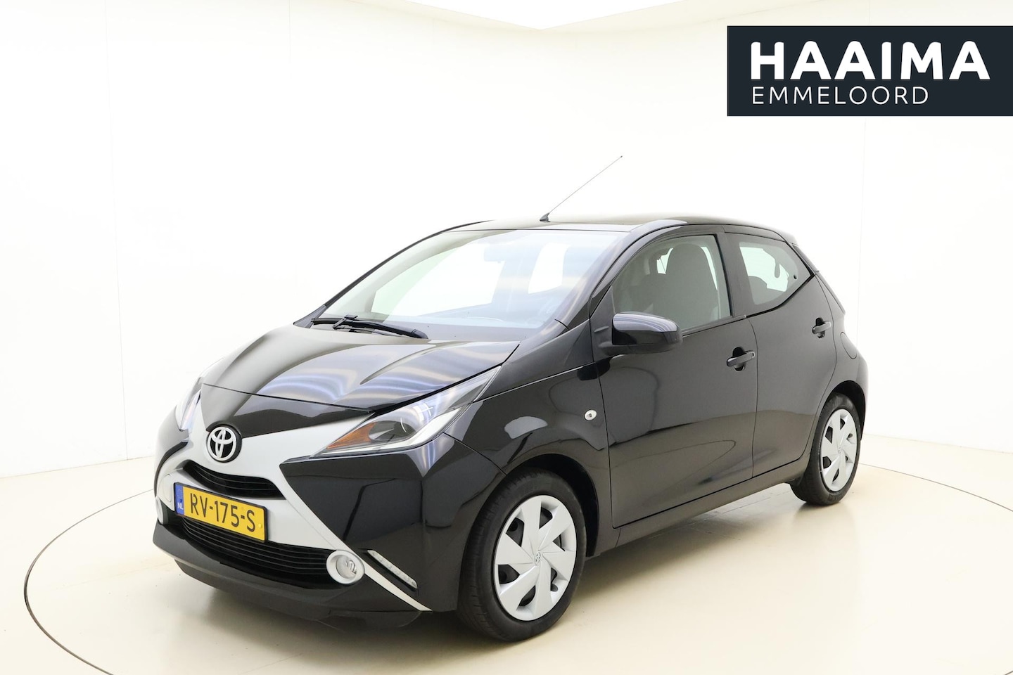 Toyota Aygo - 1.0 VVT-i x-play | Achteruitrijcamera | Groot scherm | Airconditioning | Apple Carplay/And - AutoWereld.nl
