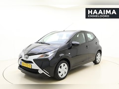 Toyota Aygo - 1.0 VVT-i x-play | Achteruitrijcamera | Groot scherm | Airconditioning | Apple Carplay/And