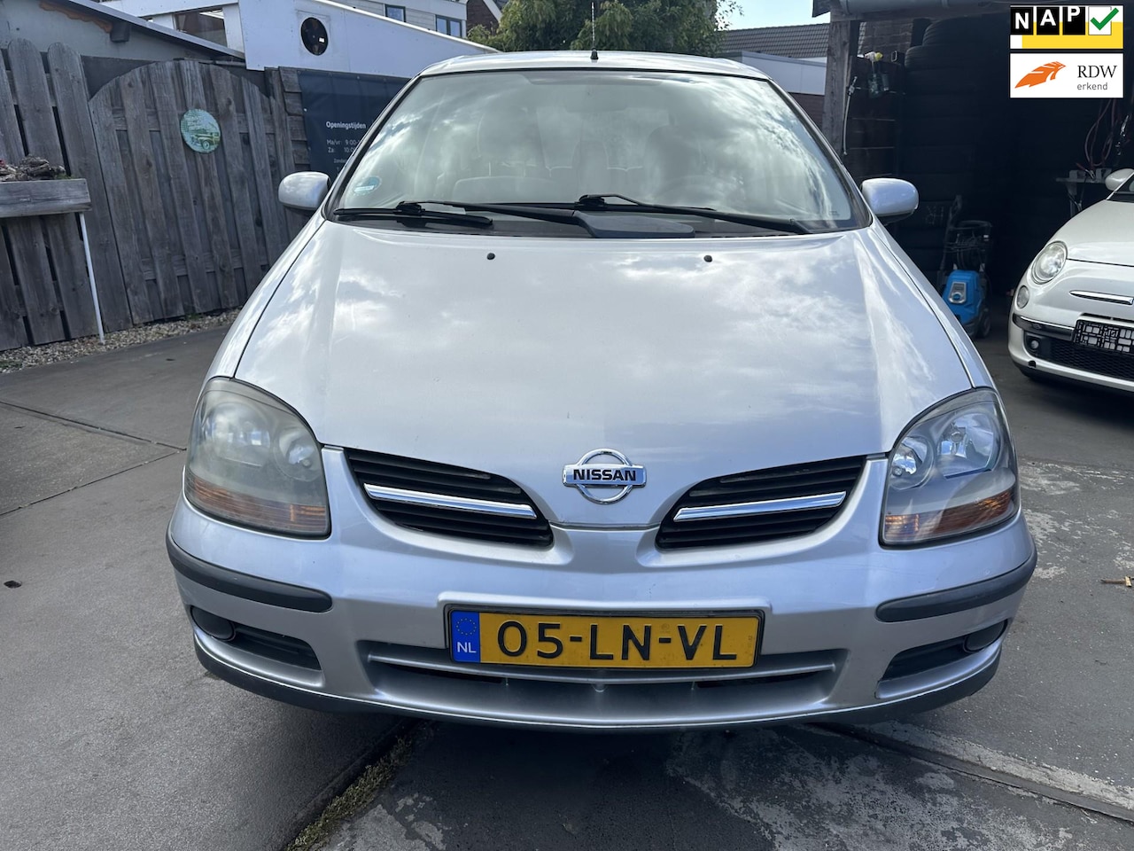 Nissan Almera Tino - 1.8 1.8 - AutoWereld.nl