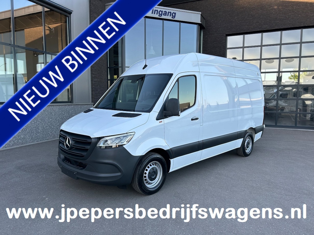 Mercedes-Benz Sprinter - 316 CDI L2 H2 Automaat / LED / MBUX / Navigatie / Camera / Cruise control / Airco / 270 Gr - AutoWereld.nl