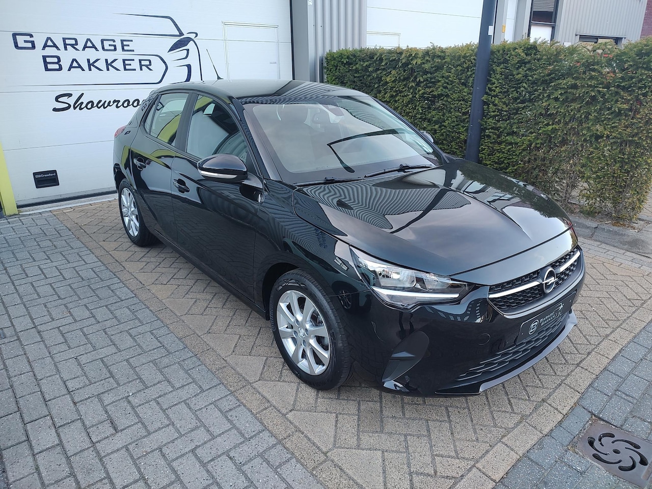 Opel Corsa - 1.2 Edition Fullmap-Navigatie Cruise-Control Airco Led - AutoWereld.nl
