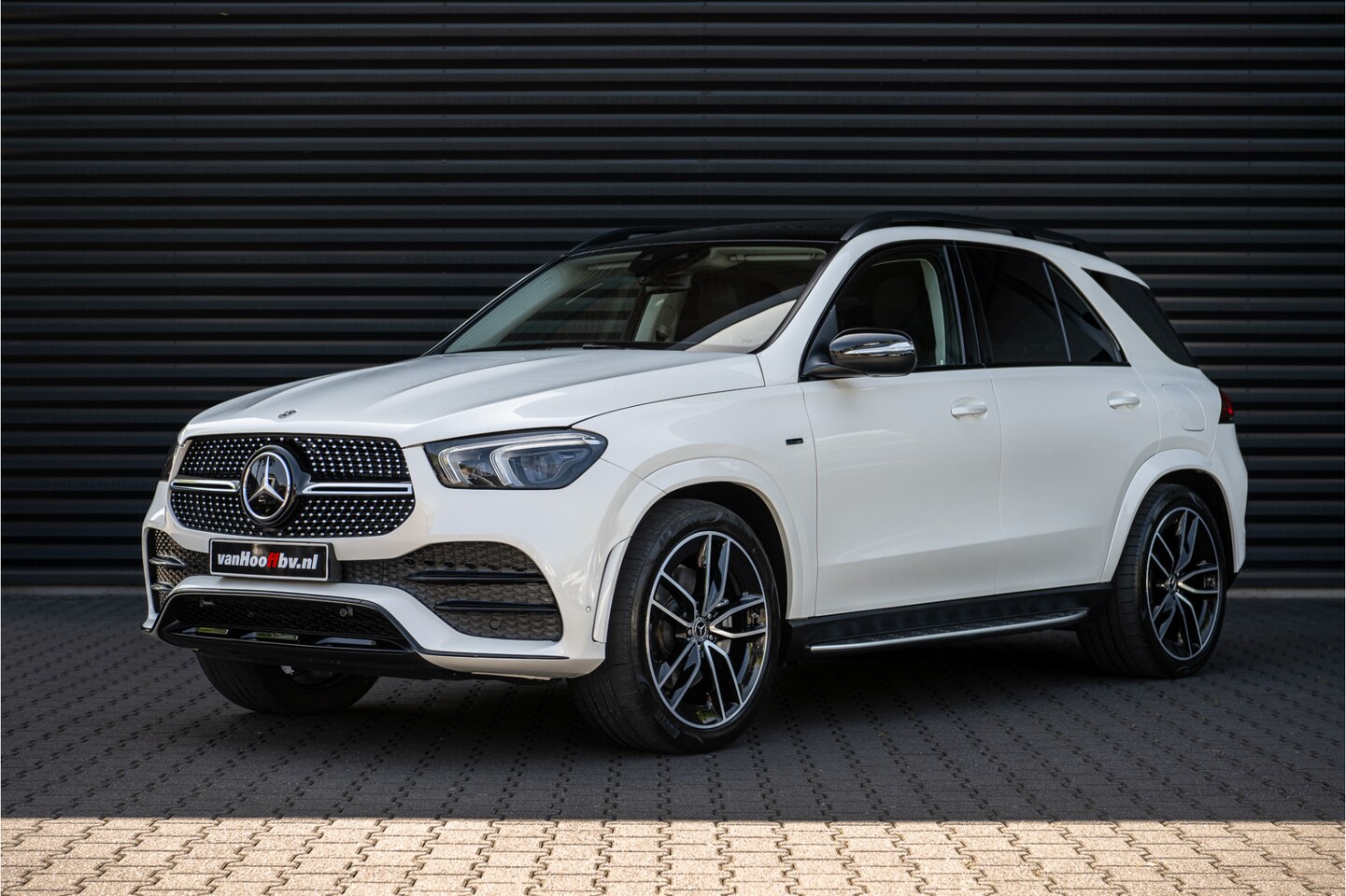 Mercedes-Benz GLE-Klasse - 350 e 4MATIC AMG-Line -22''-Pano-Luchtvering - AutoWereld.nl