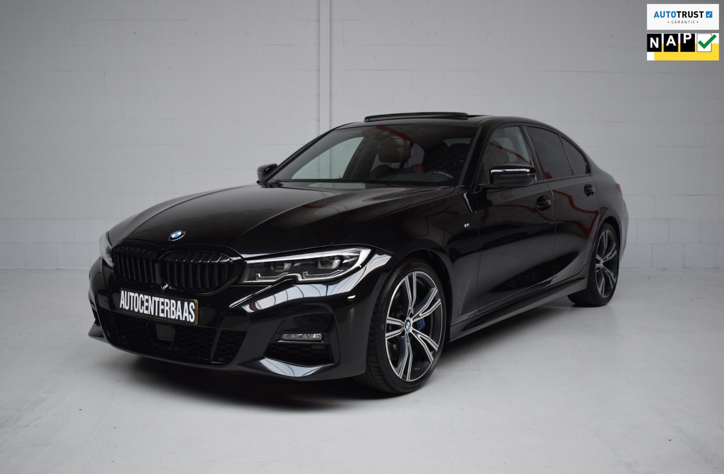 BMW 3-serie - 330i AUT8 M-SPORT ORG.NED / SCHUIFDAK / CAMERA / 19INCH / CARPLAY / HEAD-UP / SFEERVERLICH - AutoWereld.nl