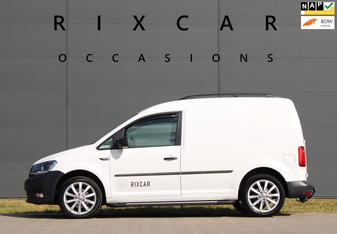 Volkswagen Caddy - 2.0TDI L1H1 BMT Comfortline Airco Automaat Carplay Trekhaak 185PK !!NIEUWBINNEN!! - AutoWereld.nl